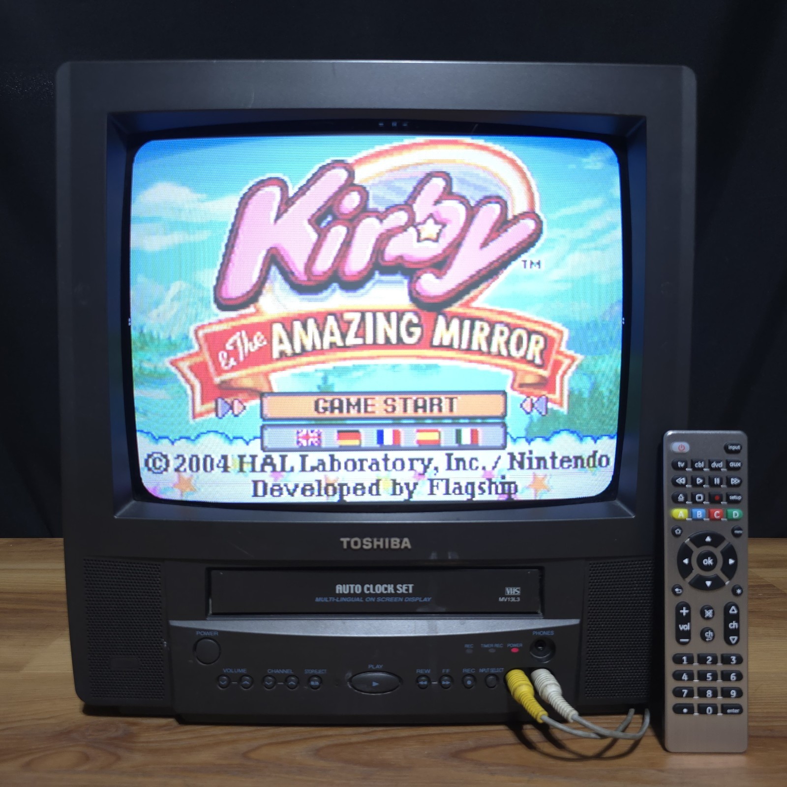 Toshiba 13" MV13L3 VCR Combo CRT TV with Remote