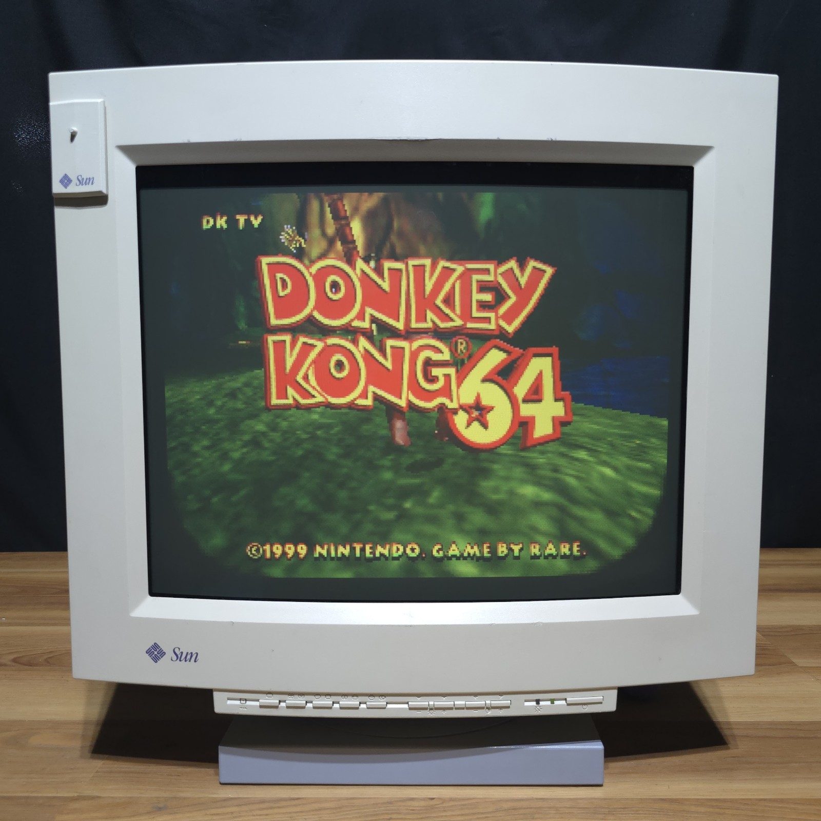 Sun 20" GDM-20E20 Sony Trinitron DB13W3 1600x1200 CRT Monitor - For Parts or Repair