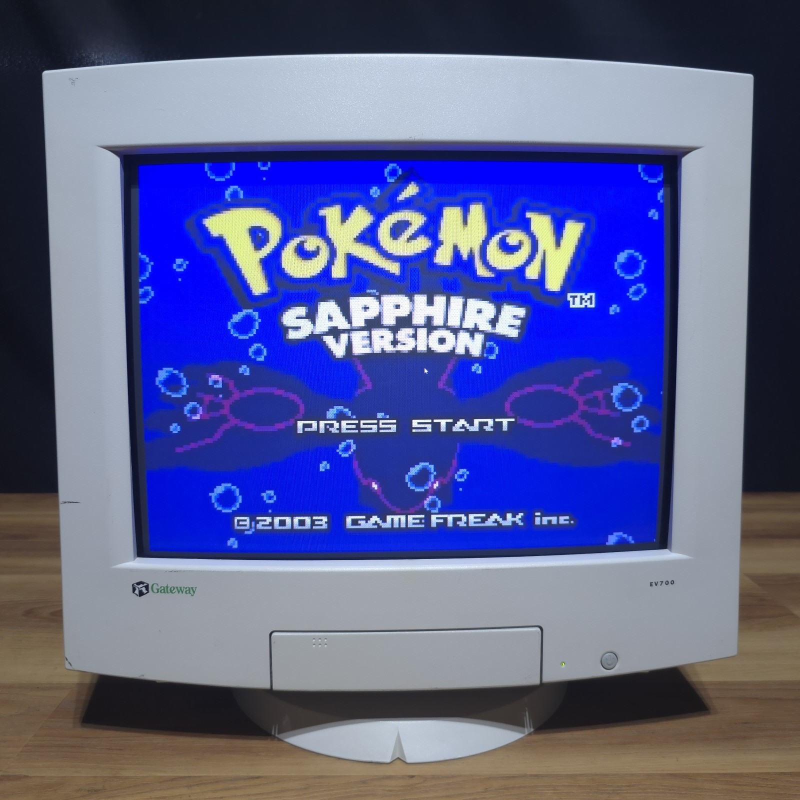 Gateway 17" EV700 1440x1080 VGA CRT Monitor